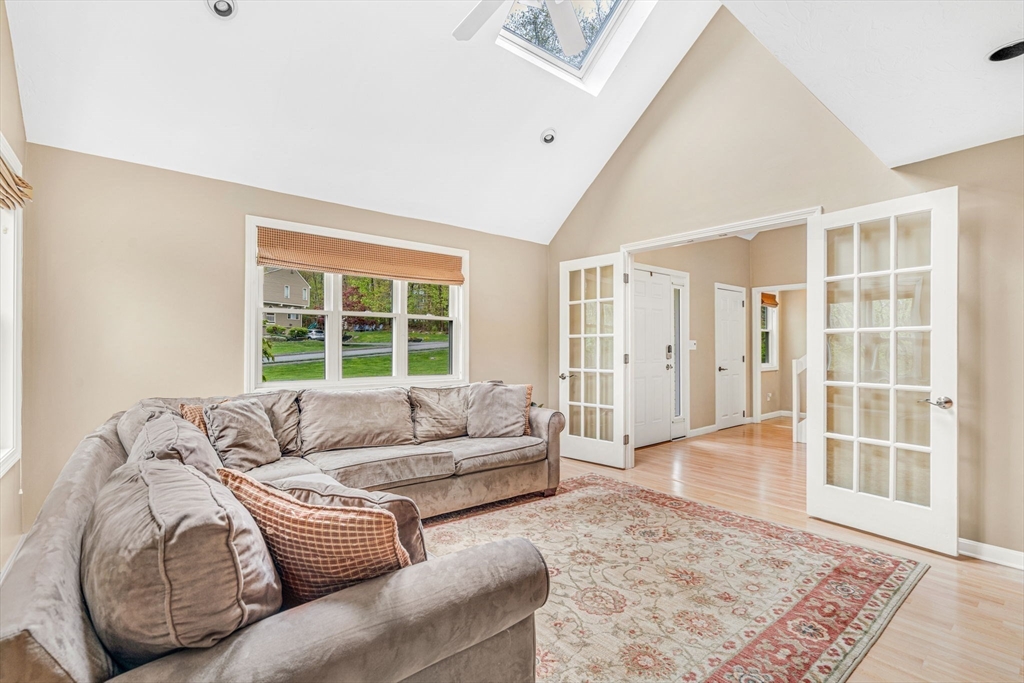 5 Susan Dr