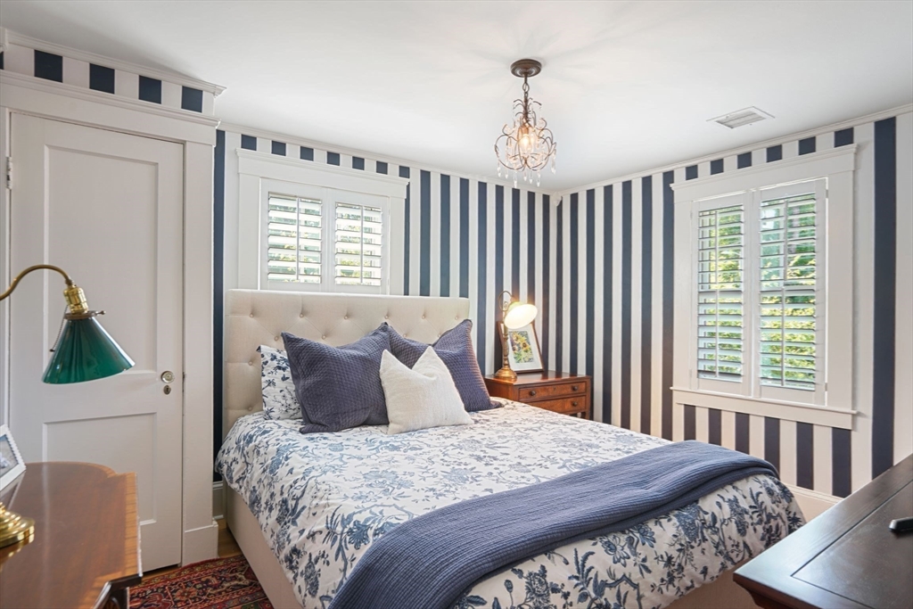 11 Bryn Mawr Rd