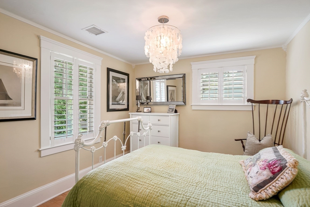 11 Bryn Mawr Rd