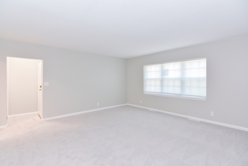 141 Lake Shore Rd # 1
