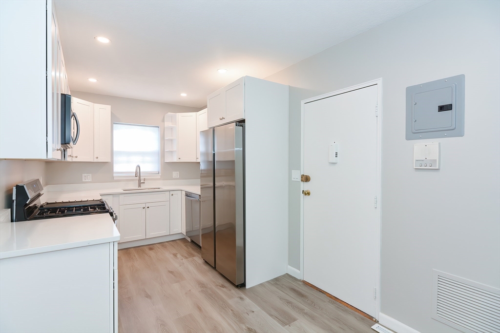 141 Lake Shore Rd # 1