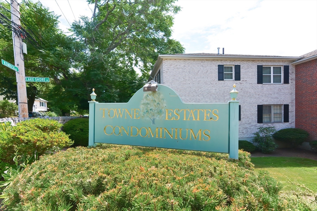 141 Lake Shore Rd # 1