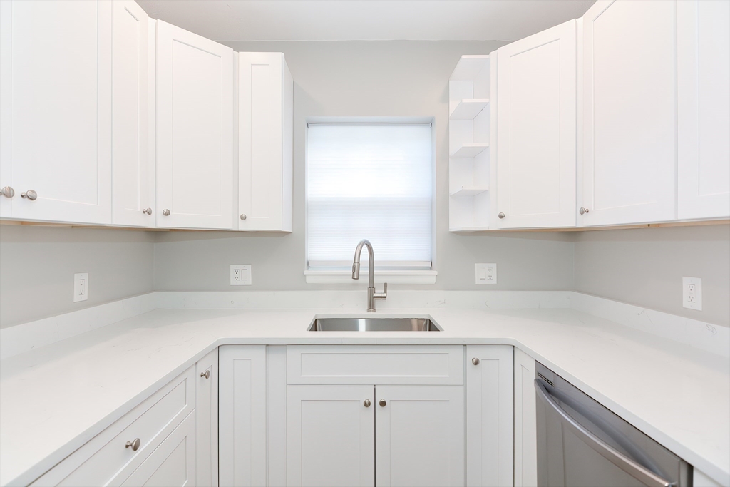 141 Lake Shore Rd # 1