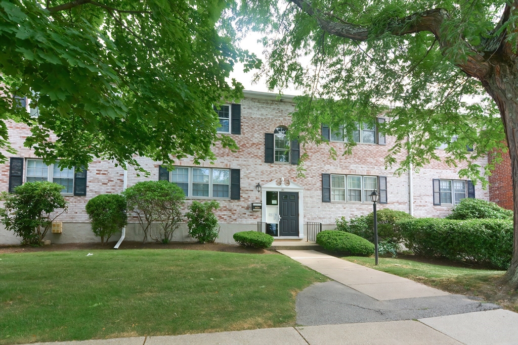 141 Lake Shore Rd # 1