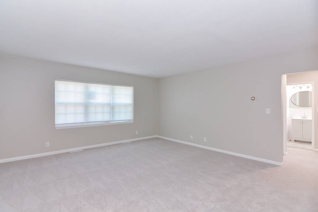 141 Lake Shore Rd # 1