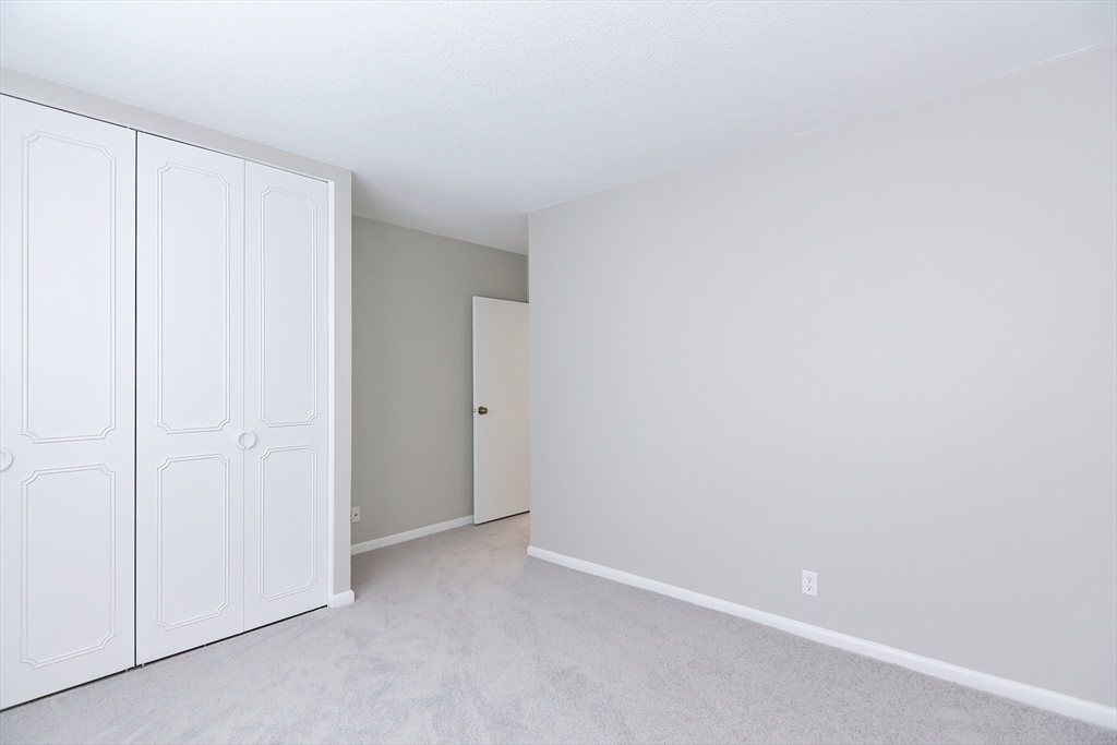 141 Lake Shore Rd # 1