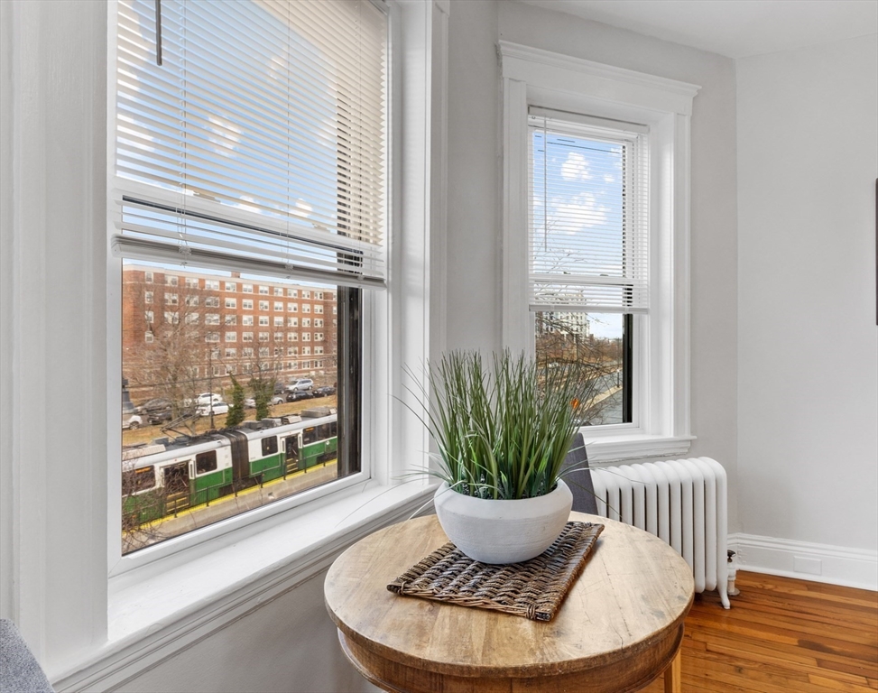 1564 Commonwealth Ave # 11