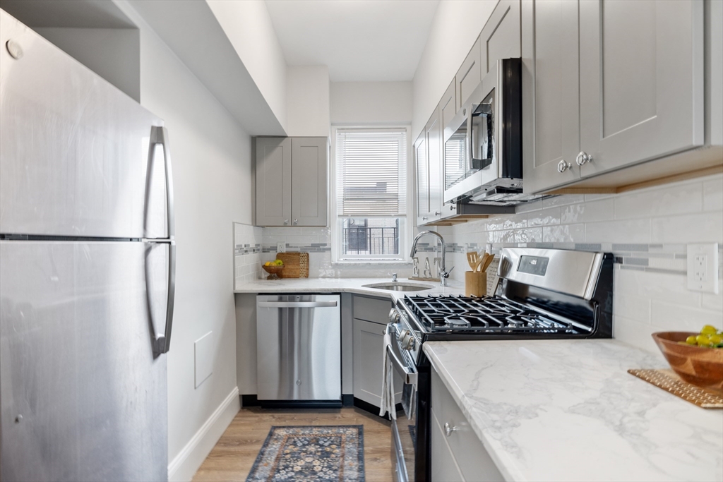 1564 Commonwealth Ave # 11