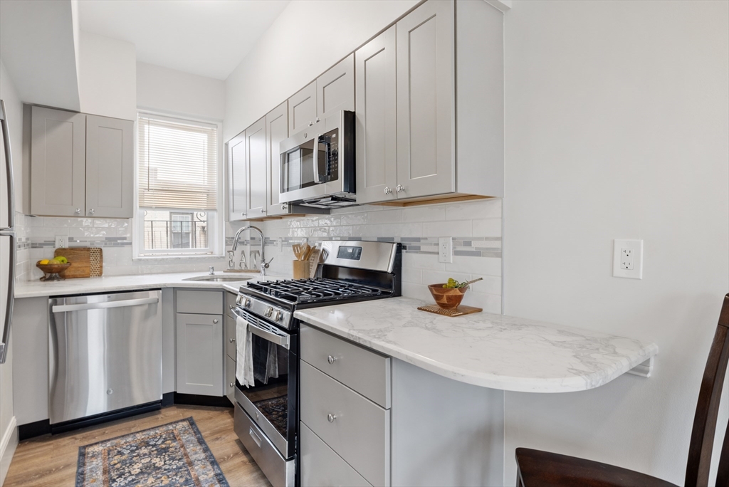 1564 Commonwealth Ave # 11