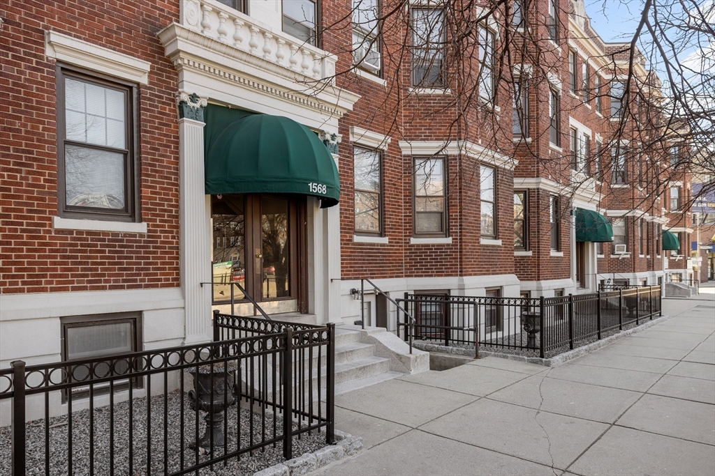 1568 Commonwealth Ave # 4