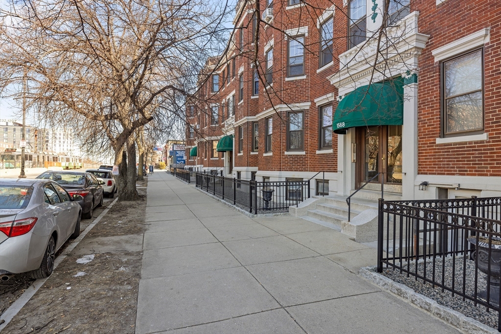 1568 Commonwealth Ave # 4