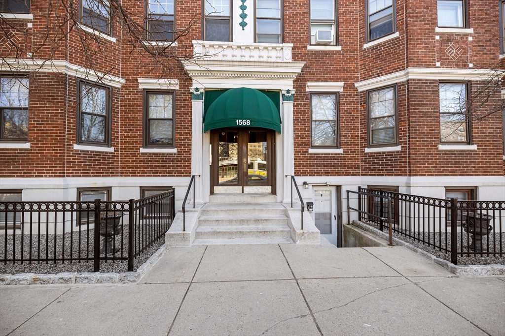 1568 Commonwealth Ave # 4