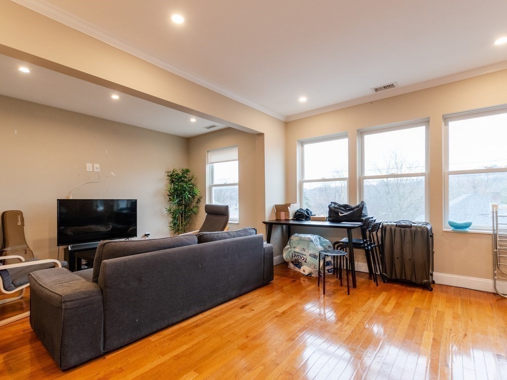 107 Kenrick St # 107