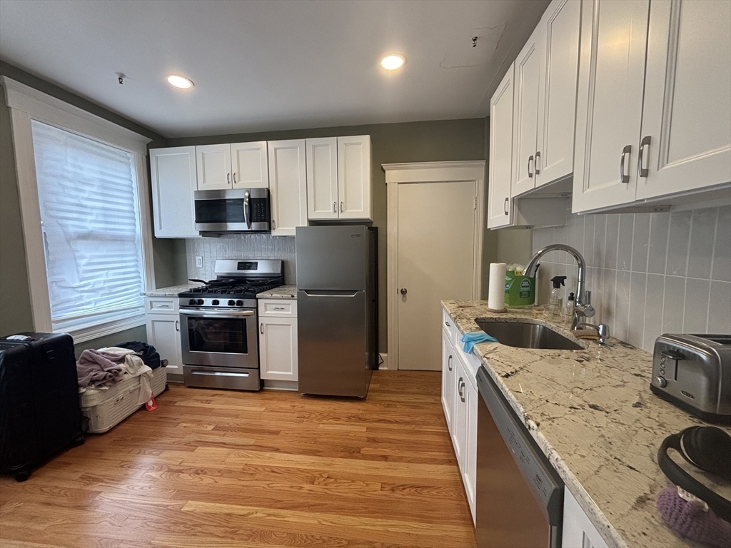 70 Strathmore St # 9b