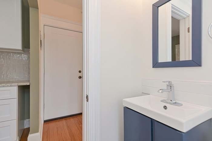 70 Strathmore St # 9b