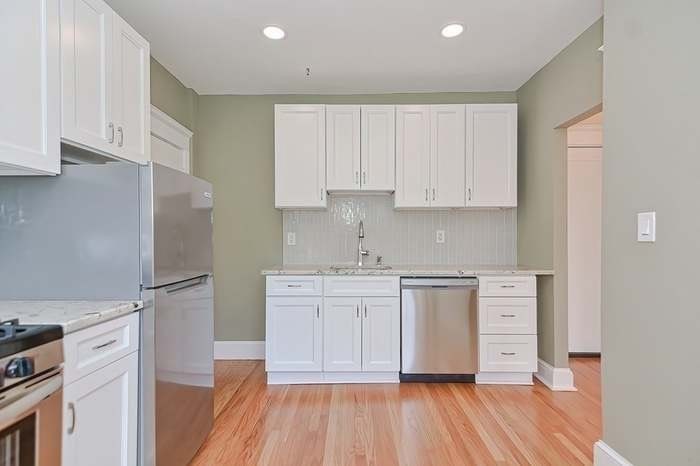 70 Strathmore St # 9b