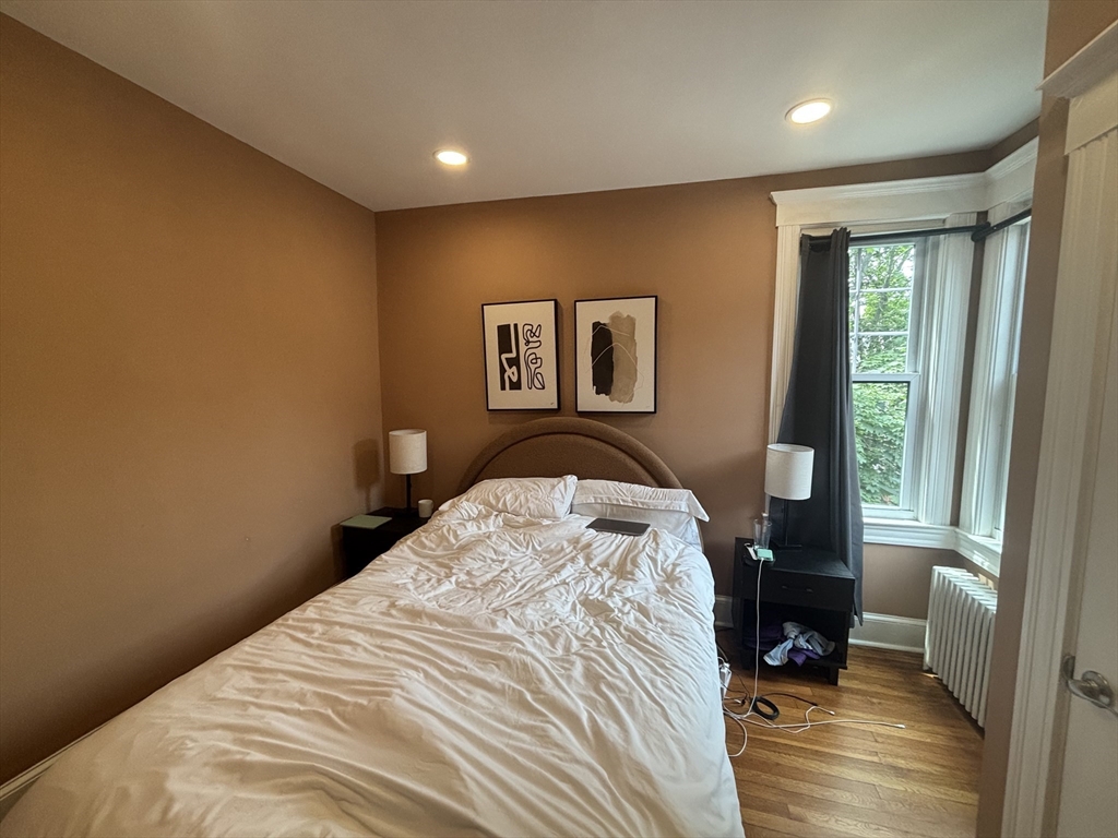 70 Strathmore St # 9b