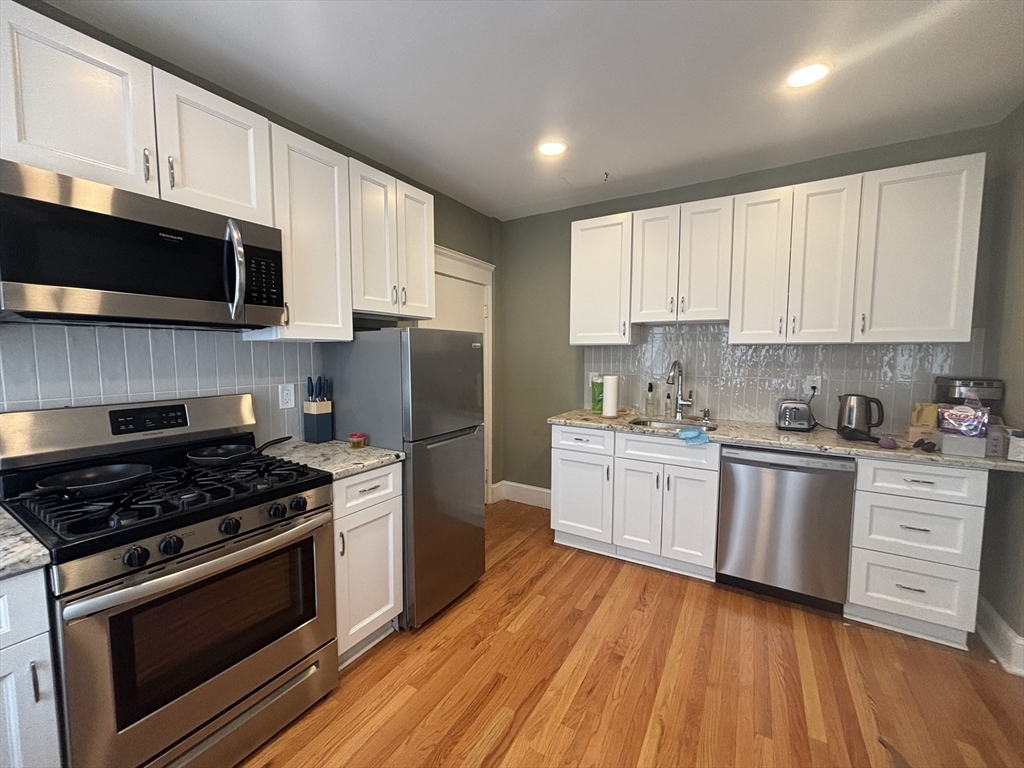 70 Strathmore St # 9b