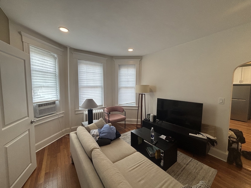 70 Strathmore St # 9b