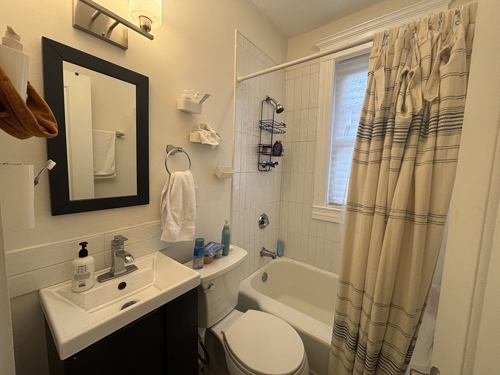 70 Strathmore St # 9b