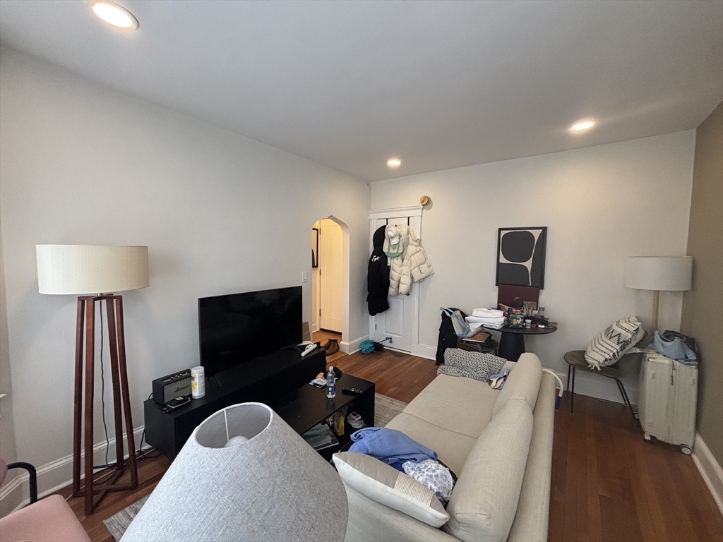 70 Strathmore St # 9b