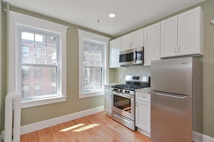 70 Strathmore St # 9b