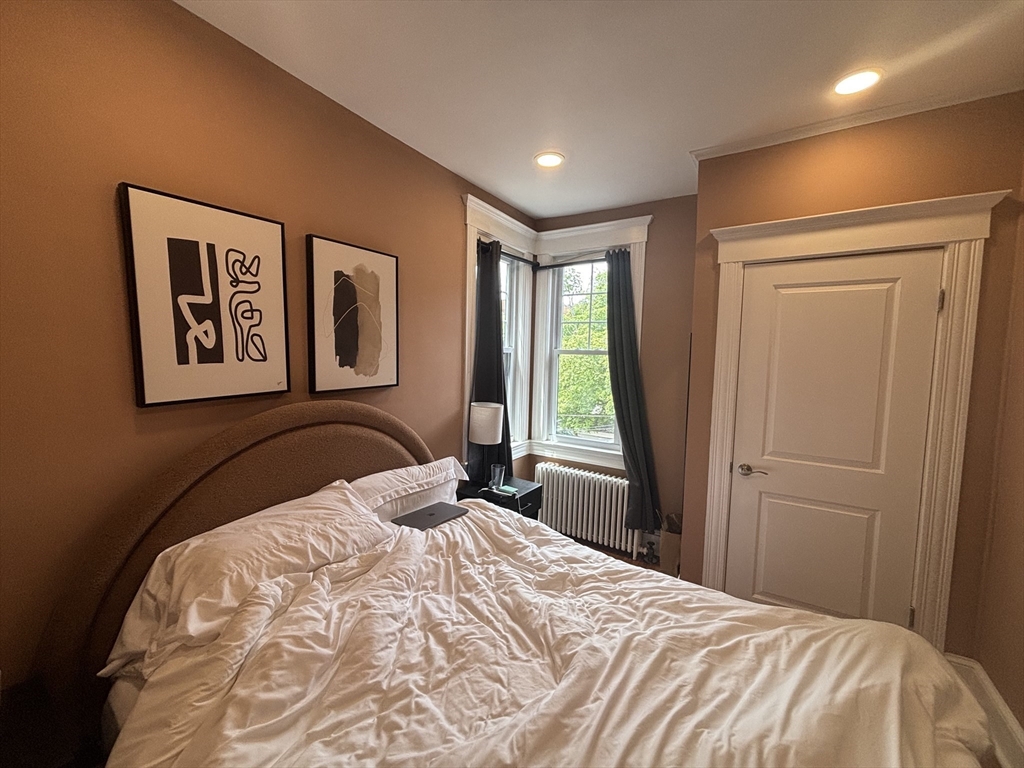 70 Strathmore St # 9b