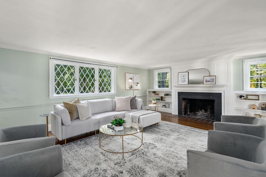 22 Glezen Ln, Wayland