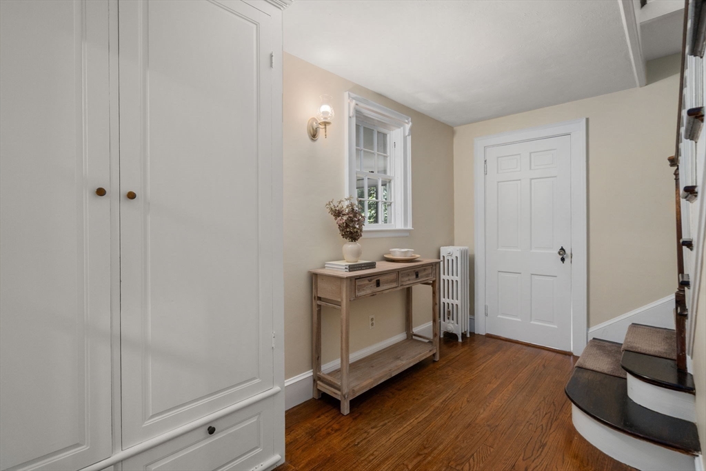 22 Glezen Ln, Wayland