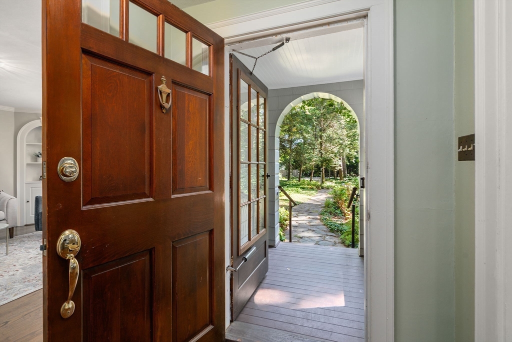 22 Glezen Ln, Wayland