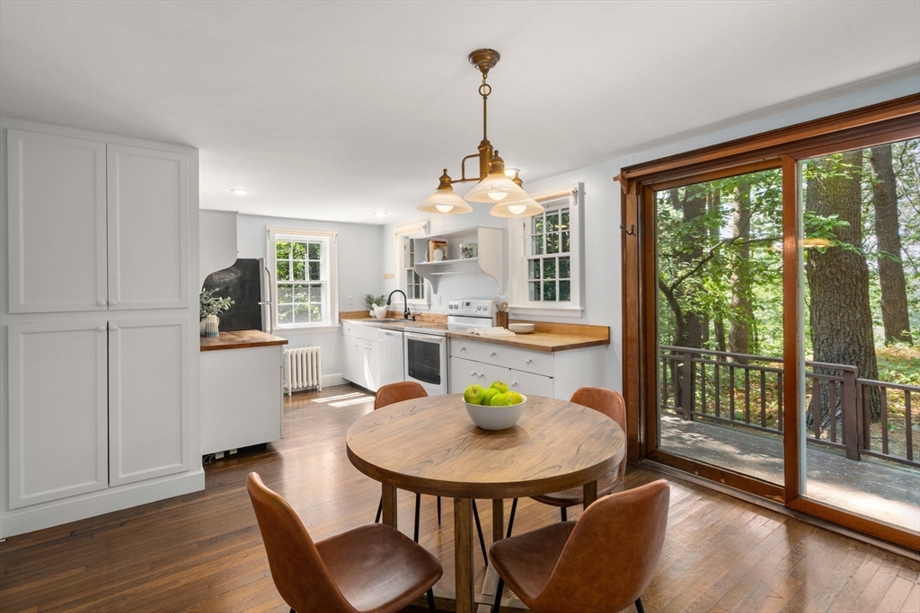 22 Glezen Ln, Wayland