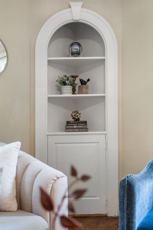 22 Glezen Ln, Wayland