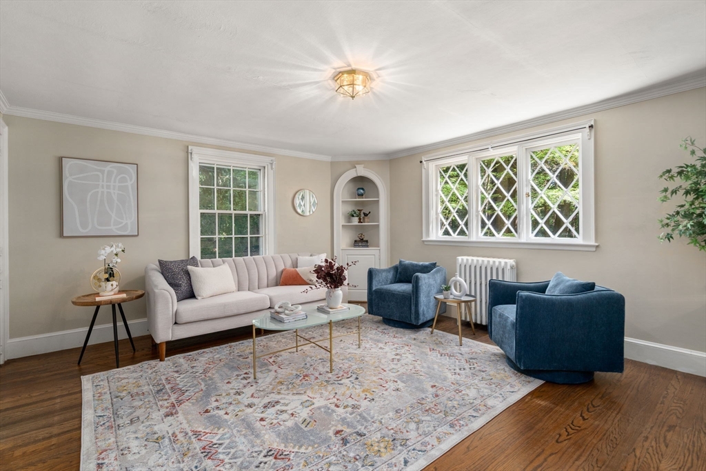 22 Glezen Ln, Wayland