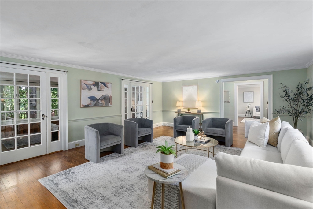 22 Glezen Ln, Wayland