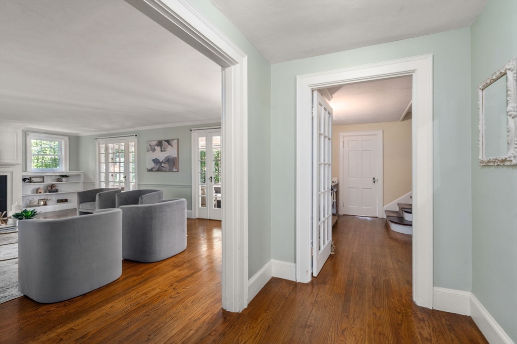 22 Glezen Ln, Wayland