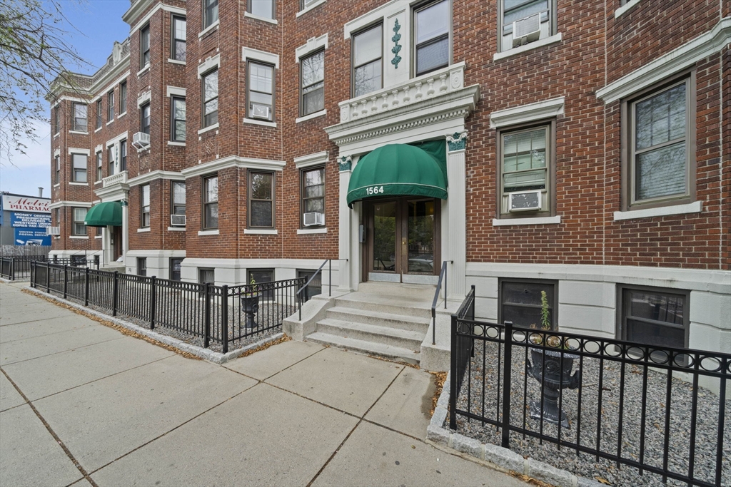 1564 Commonwealth Ave # 3