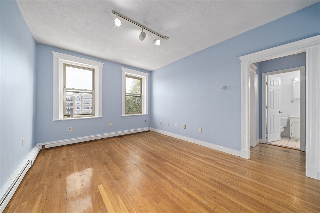 1625 Commonwealth Ave # 18