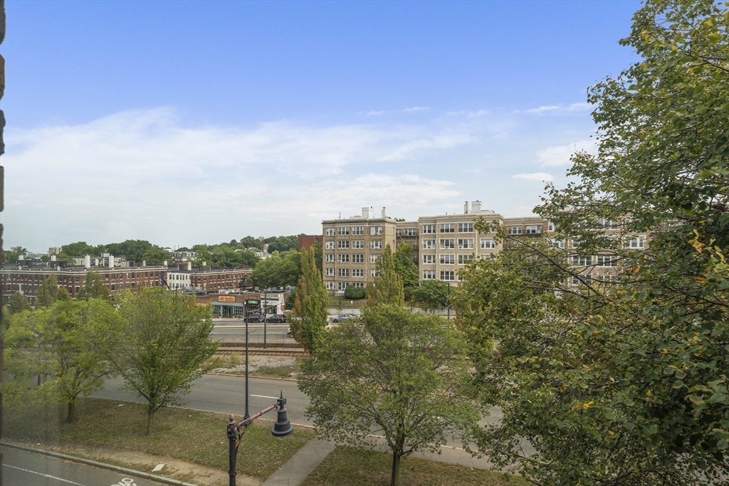 1625 Commonwealth Ave # 18