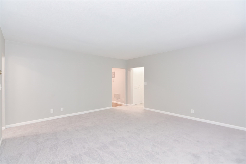 141 Lake Shore Rd # 1