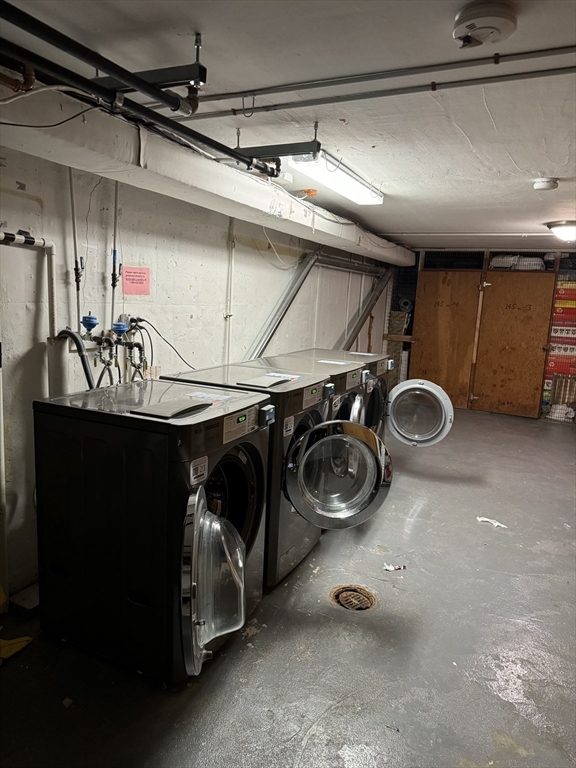 141 Lake Shore Rd # 1