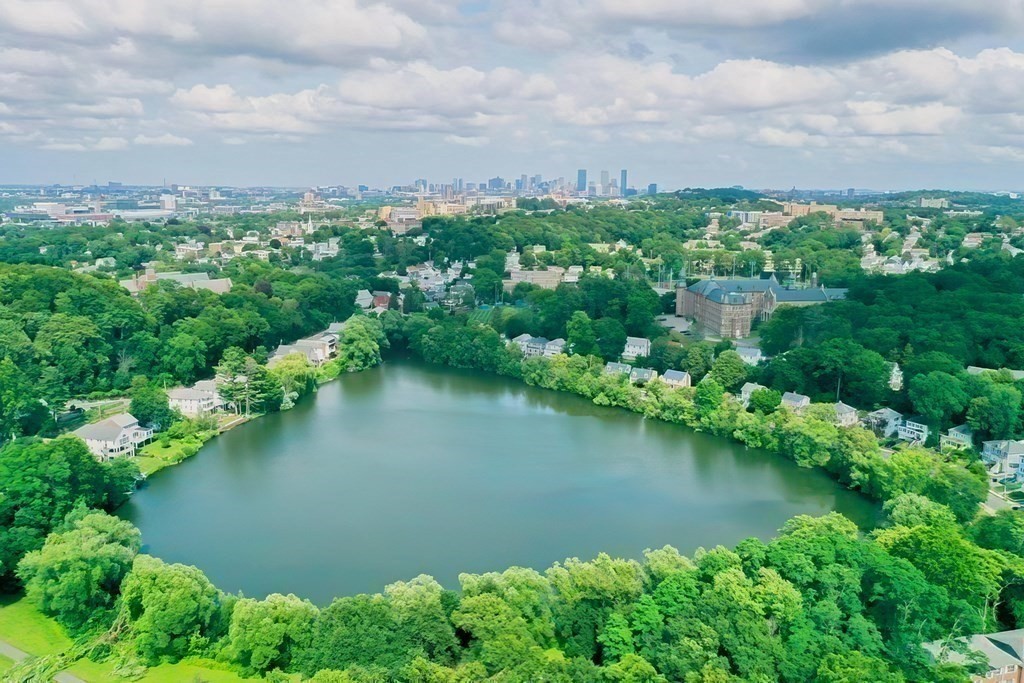 141 Lake Shore Rd # 1