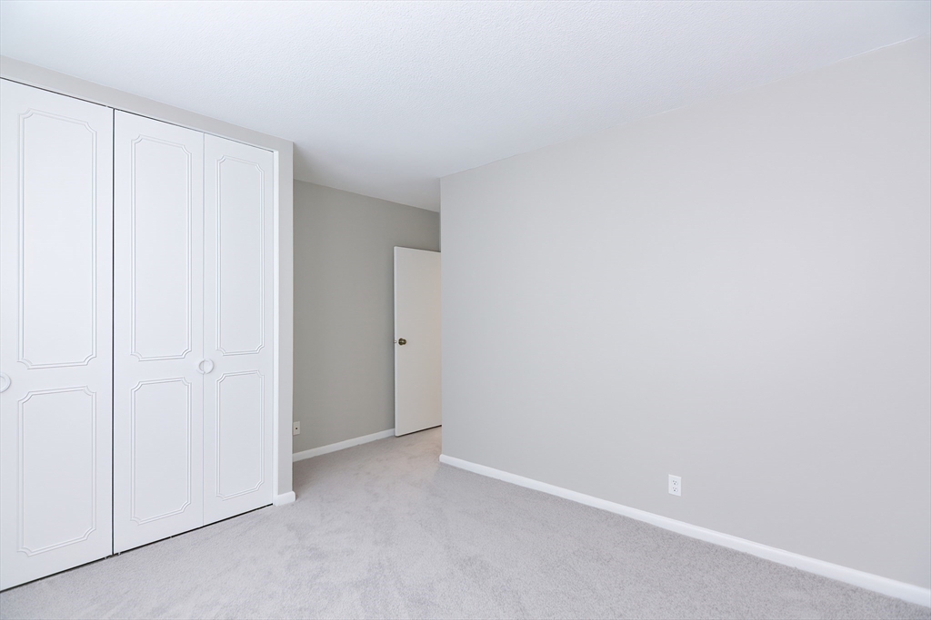 141 Lake Shore Rd # 1