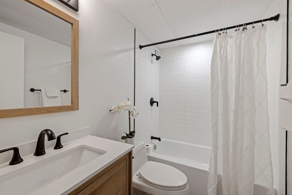 50-56 Broadlawn Park # 221