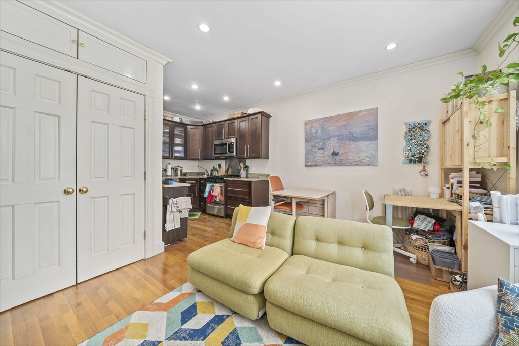 7 Primus Ave # 4