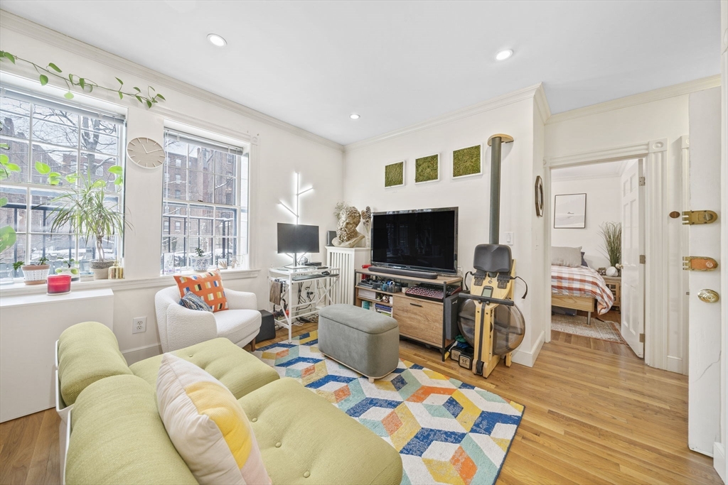 7 Primus Ave # 4
