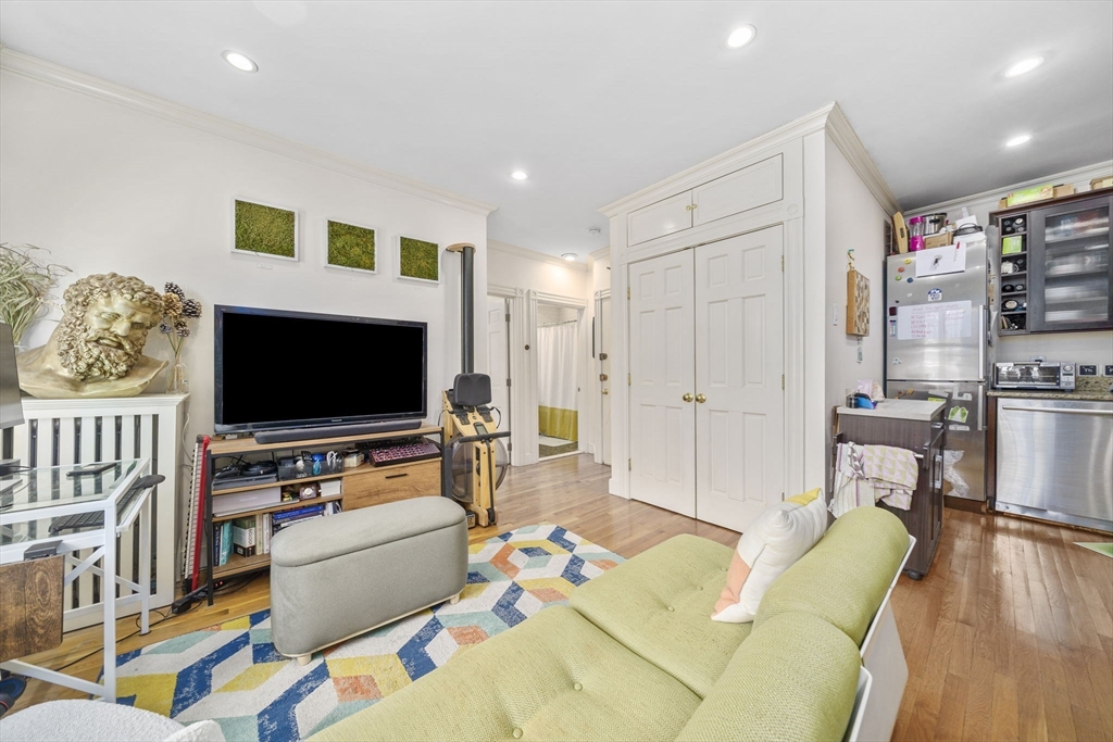 7 Primus Ave # 4