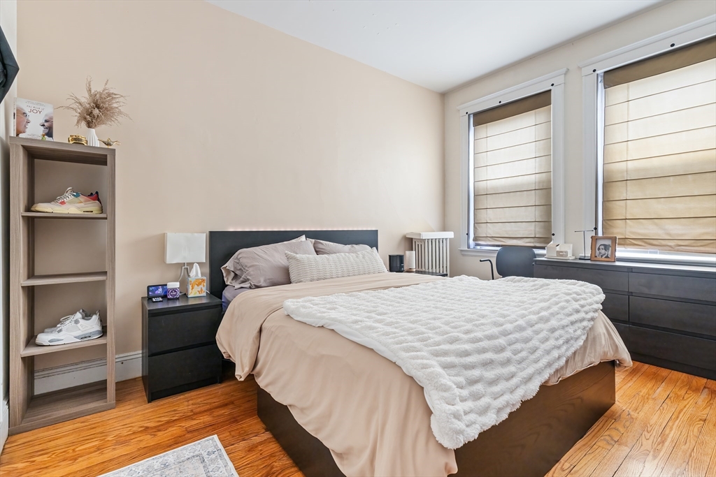 242 S Huntington Ave # 3