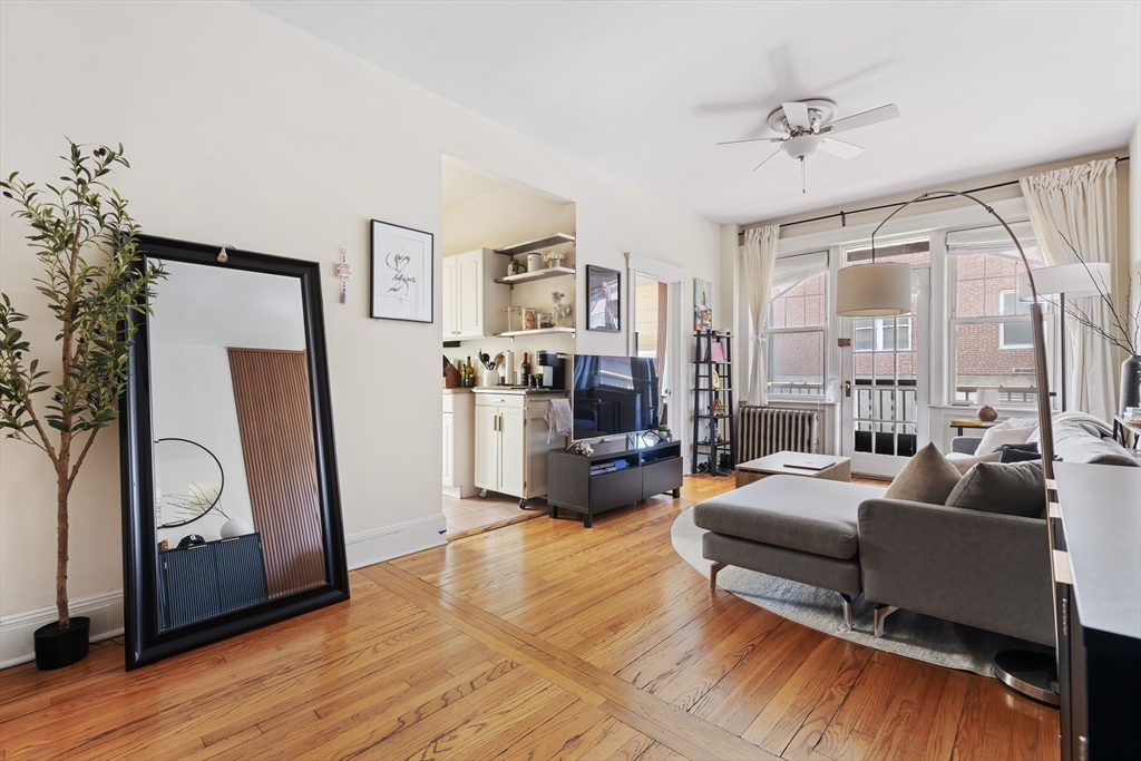 242 S Huntington Ave # 3