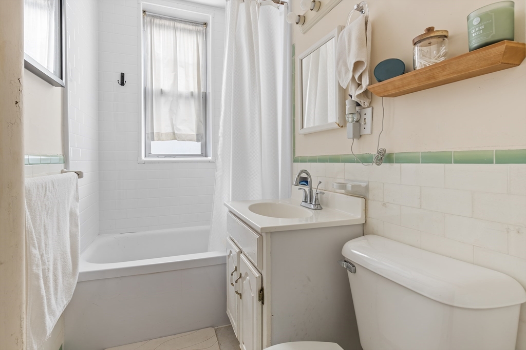 242 S Huntington Ave # 3