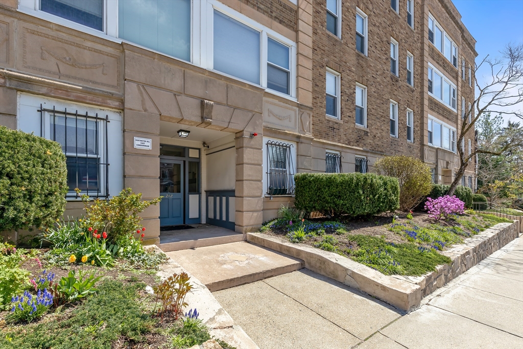 242 S Huntington Ave # 3